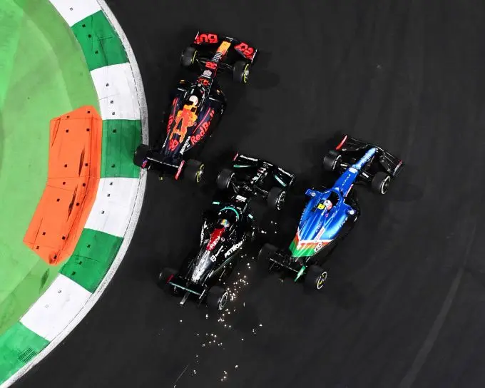 what an overtake of max verstappen