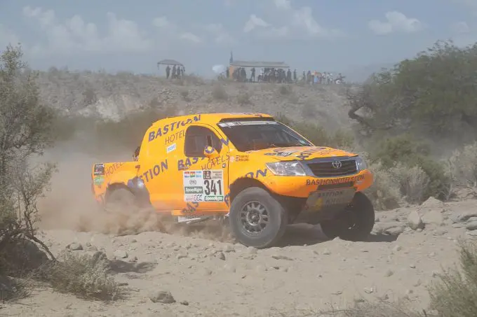 willems vanpelt toyota hilux rh170104 445
