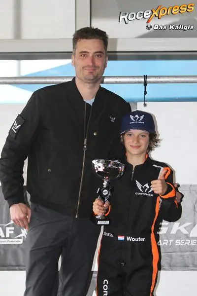 wouter bergheanu met zijn vaderop podium imgl1296