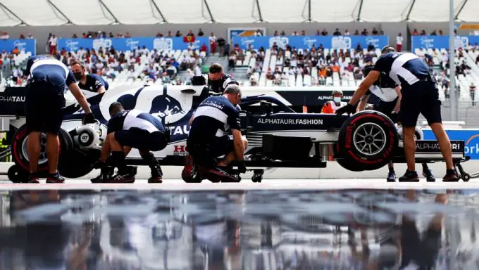 yuki tsunoda pits