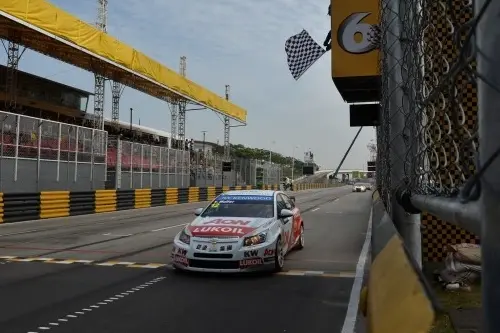 yvan muller win macau
