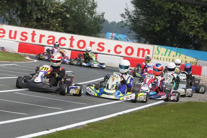 zege voor rick van tamelen hier met nummer 211 iaan kop bij nk karting