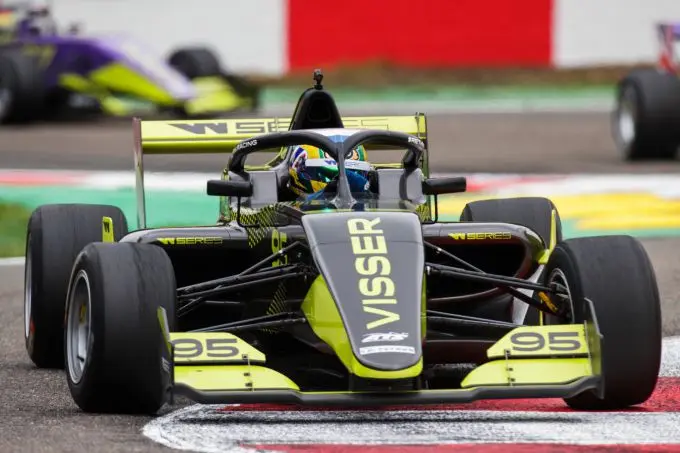 zolder beitske visser bovenaan d6w5pdvxkaaxj86