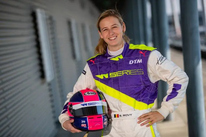 zolder debutante sarah bovy d6wyto7xyaakexc 1