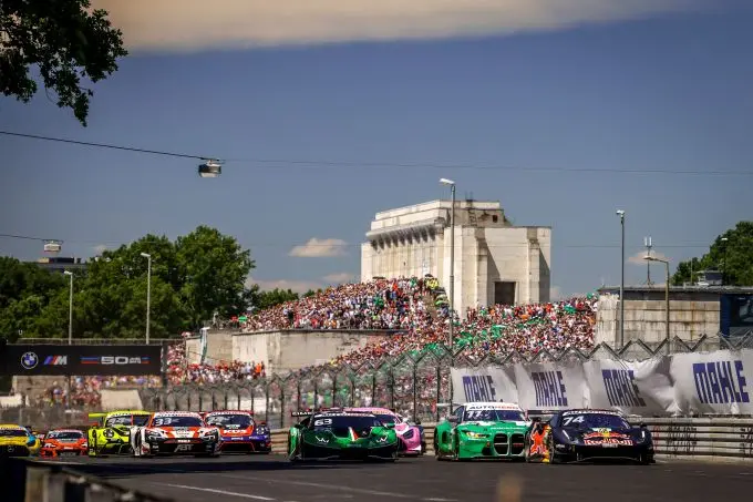 zondag geburtstagfeier mit start ziel sieg bei der dtm am norisring felipe fraga bra im nr74 red bull af corse ferrari d172a0d2 929e 7dab a9f1 dce41e824ee9