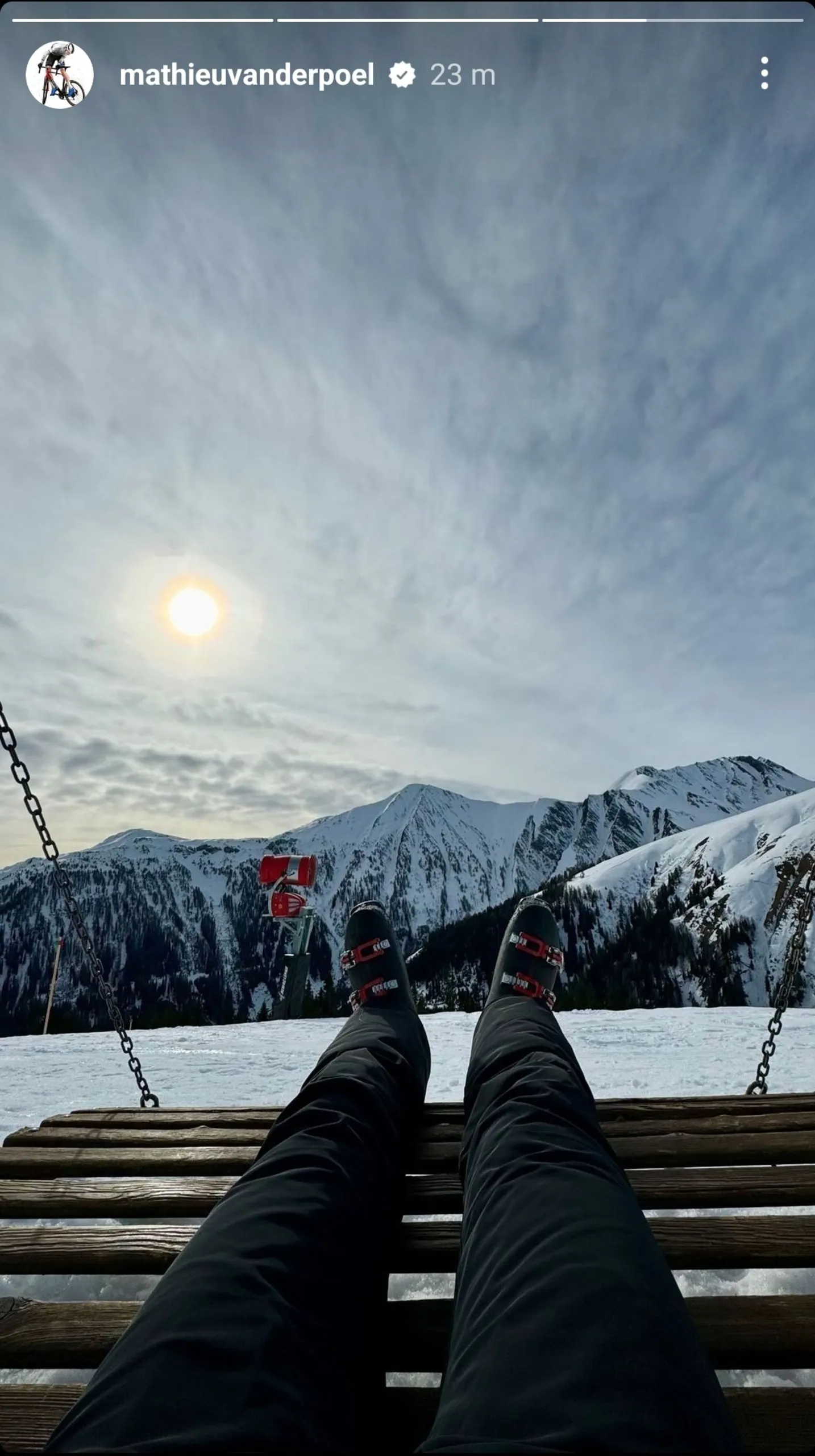 Instagram Reel Mathieu van der Poel Berge Schnee Sonne leichte Bewölkung Ruhe<br>
