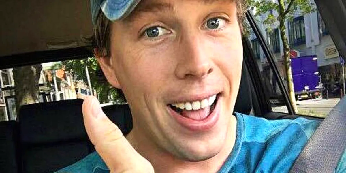 freek vonk in diepe rouw na overleden larve rip lieve kwak