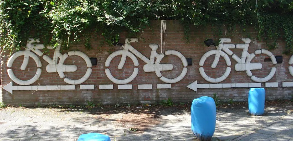 1024px zoetermeer kunstwerk witte fietsen