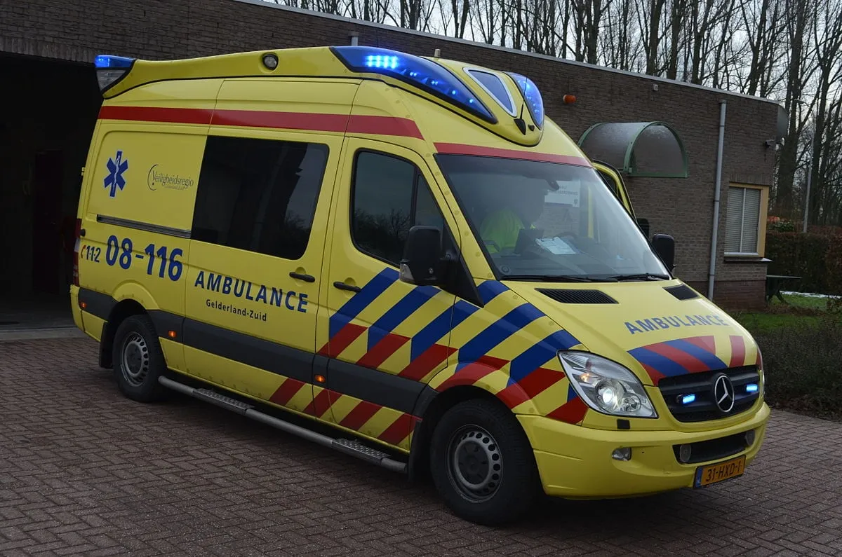1200px ambulance 08116