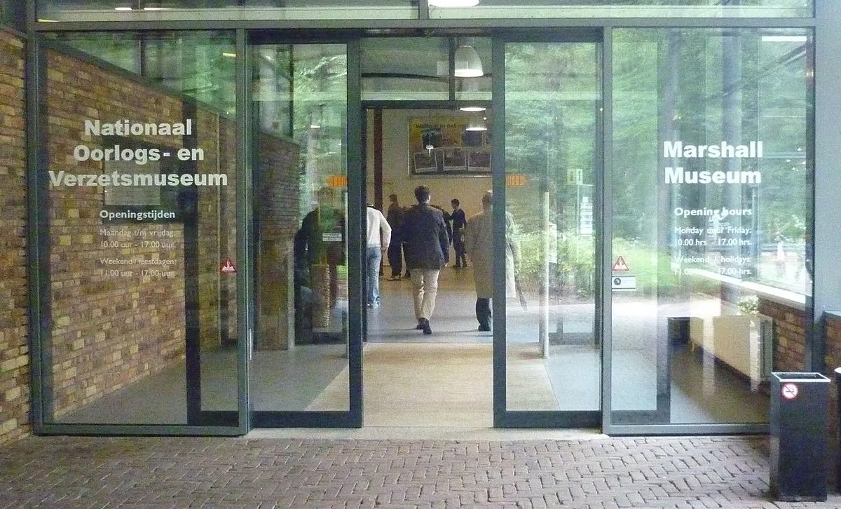 1200px oorlogsmuseum overloon