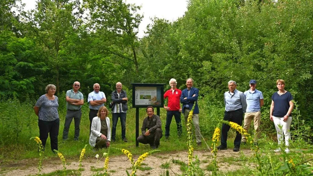1332 babybomenbos onthulling hli 1561