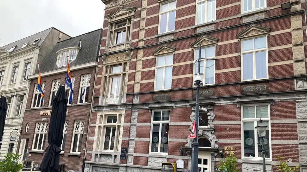 1563 hotel puur