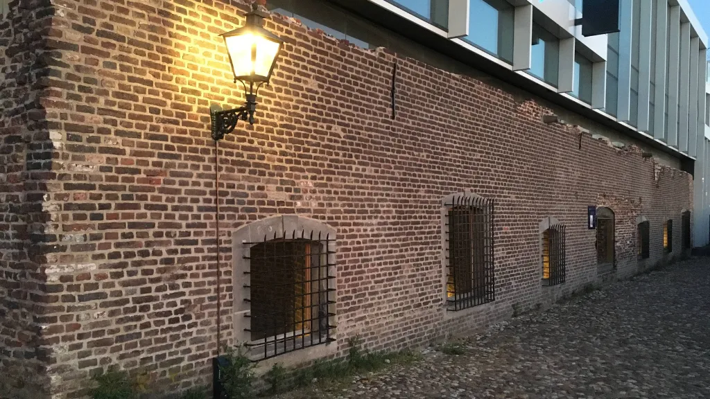 1636 luif