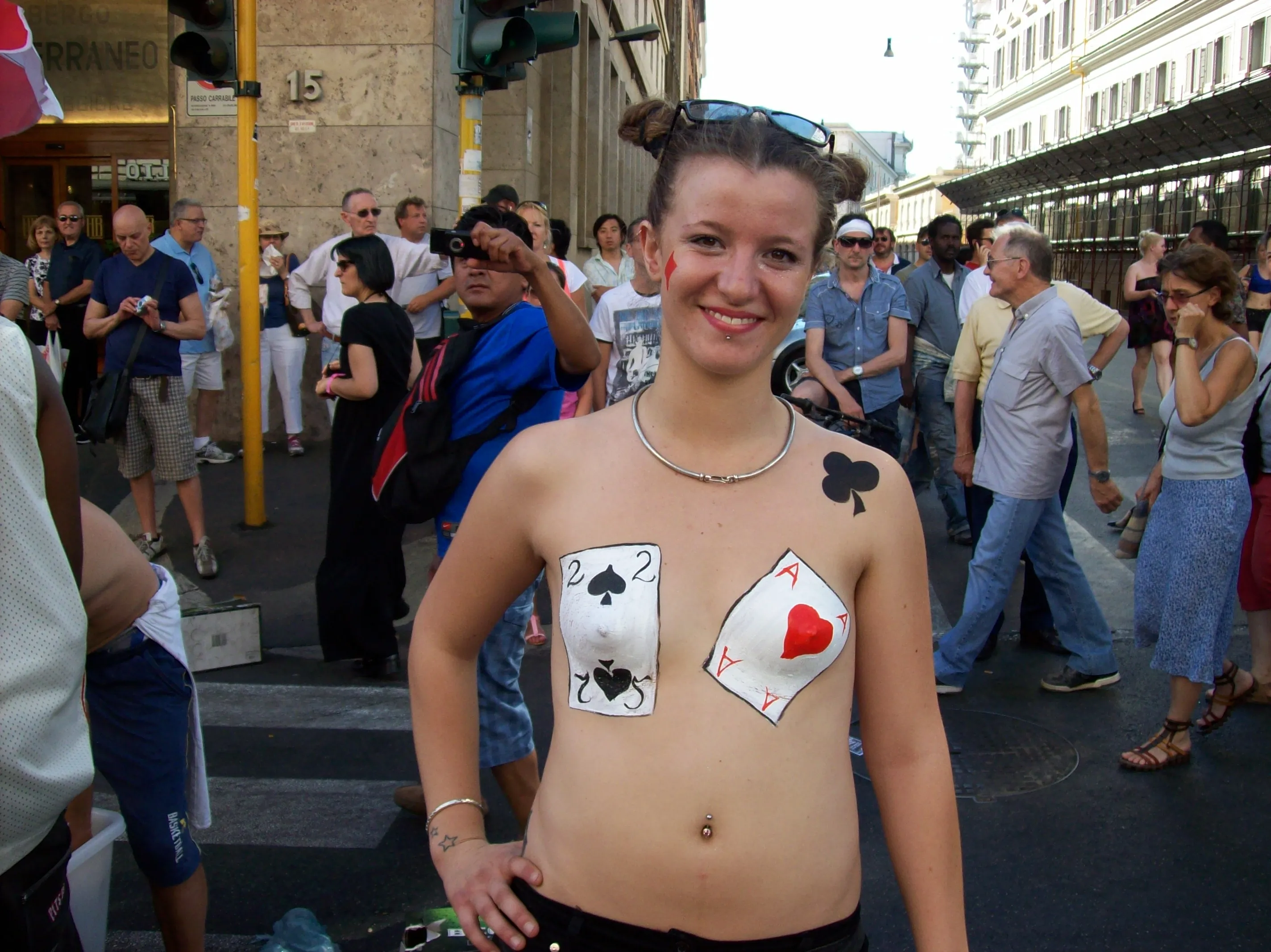 2012 06 23 roma gay pride bodypaint ace of hearts 2 of spades