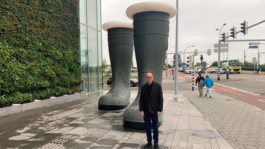 676 boots of the hunter