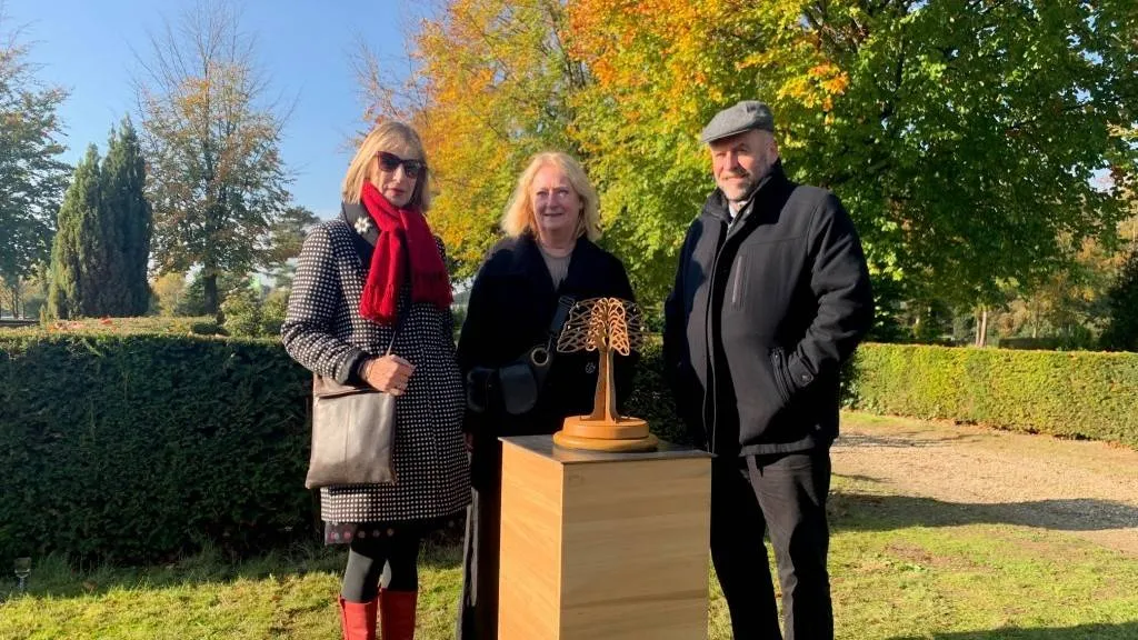 716 monument met weth en initiatiefnemer