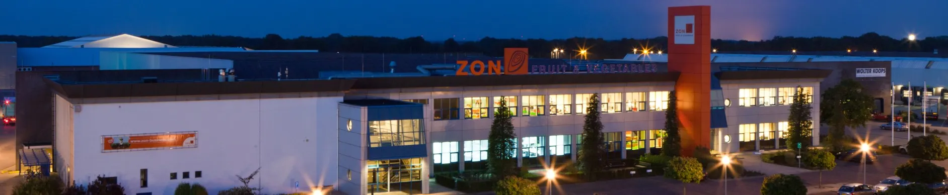 afbeeldingen hoofdgebouw by night 7