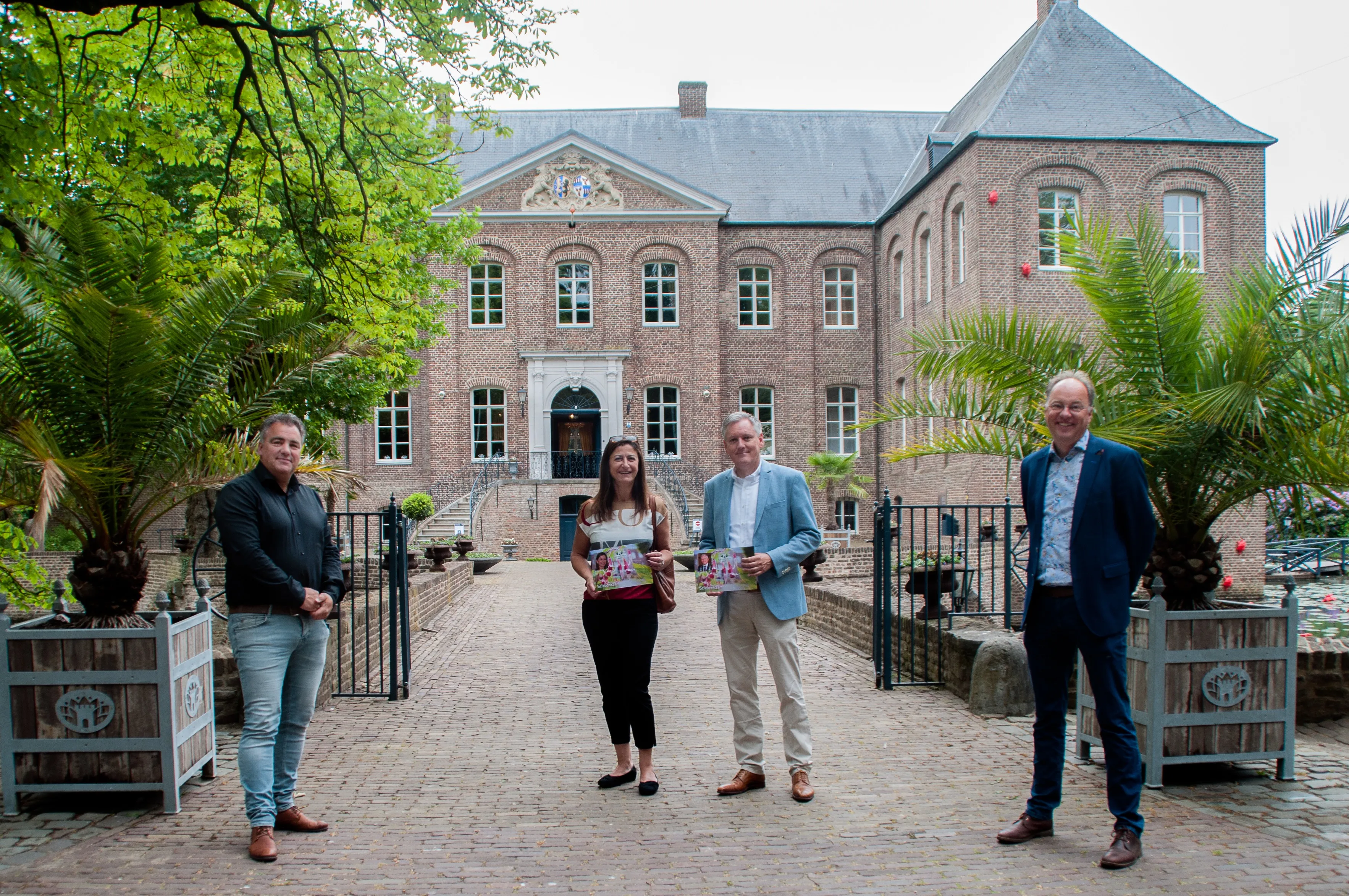 burgemeester scholten opent tuinseizoen kasteeltuinen arcen