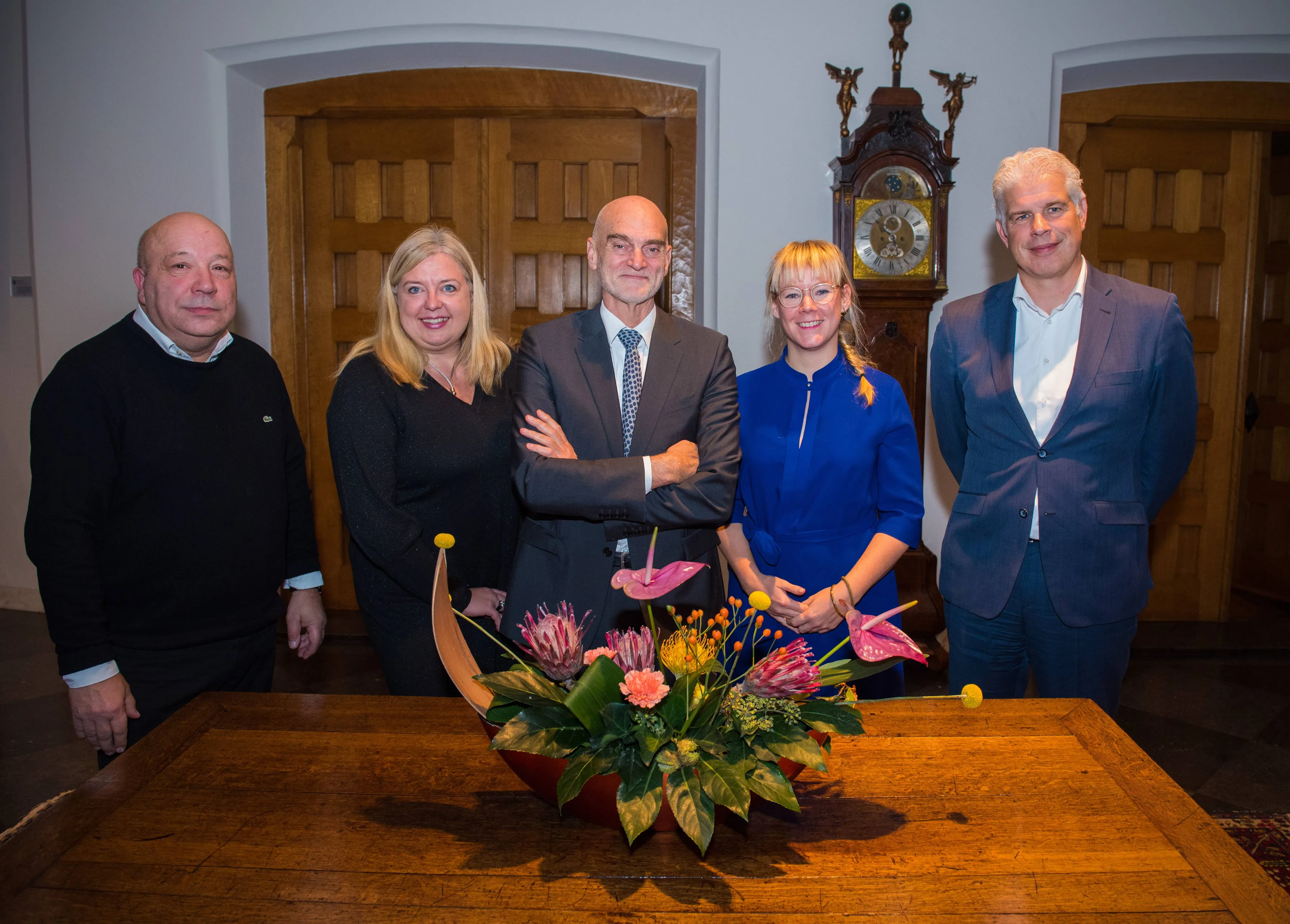 bustuur bommel van dam