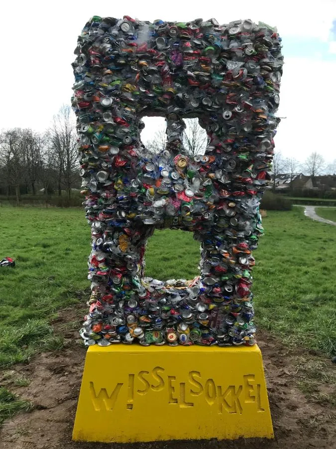 kunstwerk van zwerfafval