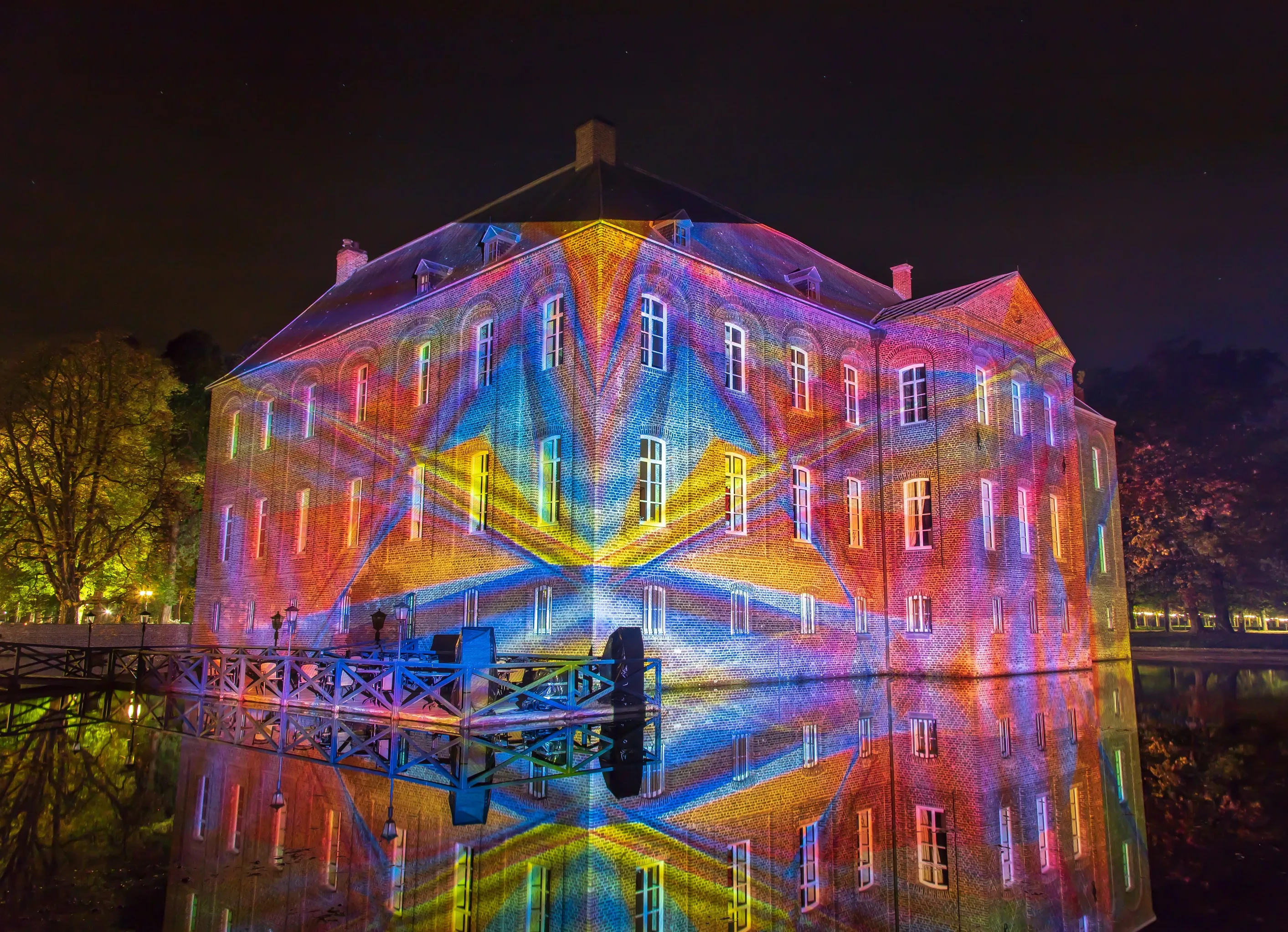 lichtkunstfestival encahnted gardens projectie kasteel 1