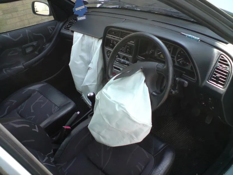 peugeot 306 airbags deployed