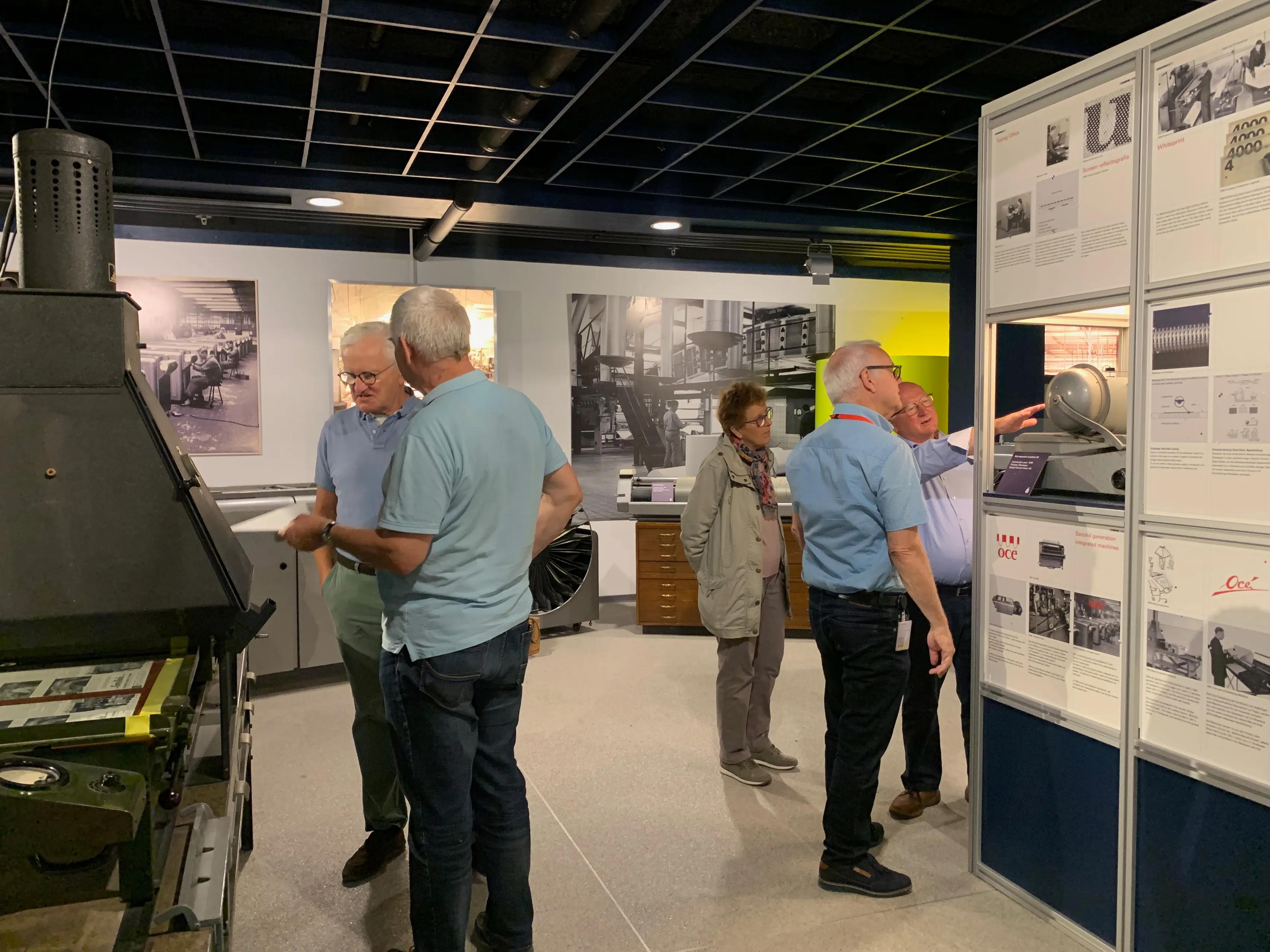 rondleiders leiden de bezoekers graag rond in het ocei museum foto jolijn brouwers