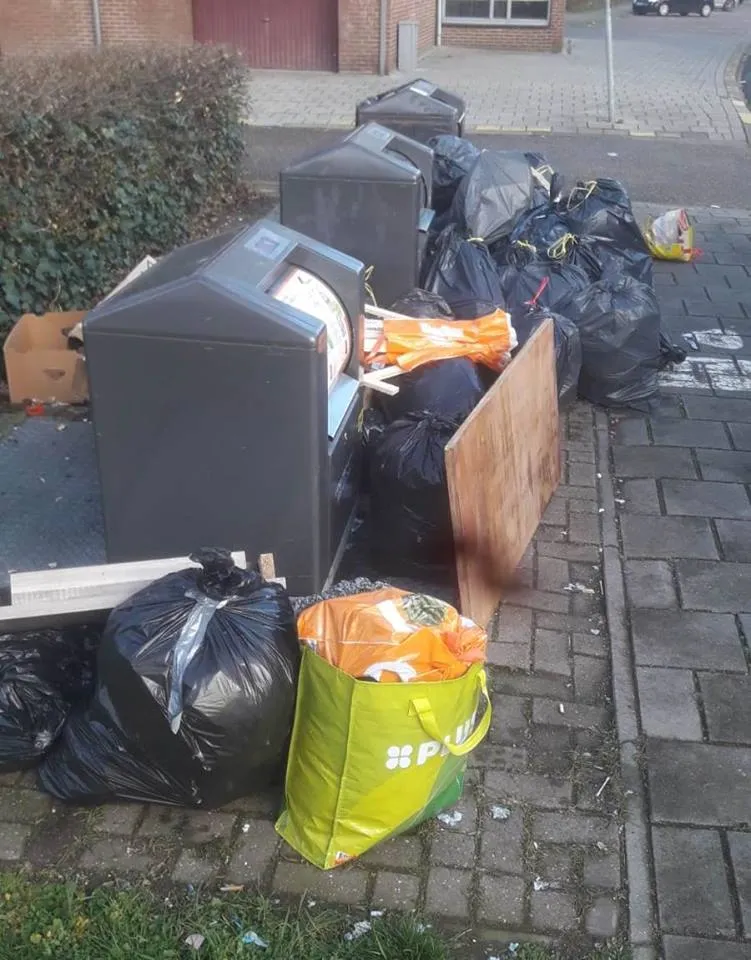 vuil bij contaners