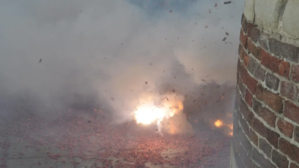 vuurwerkbom hq foto michiel020 cc by 20