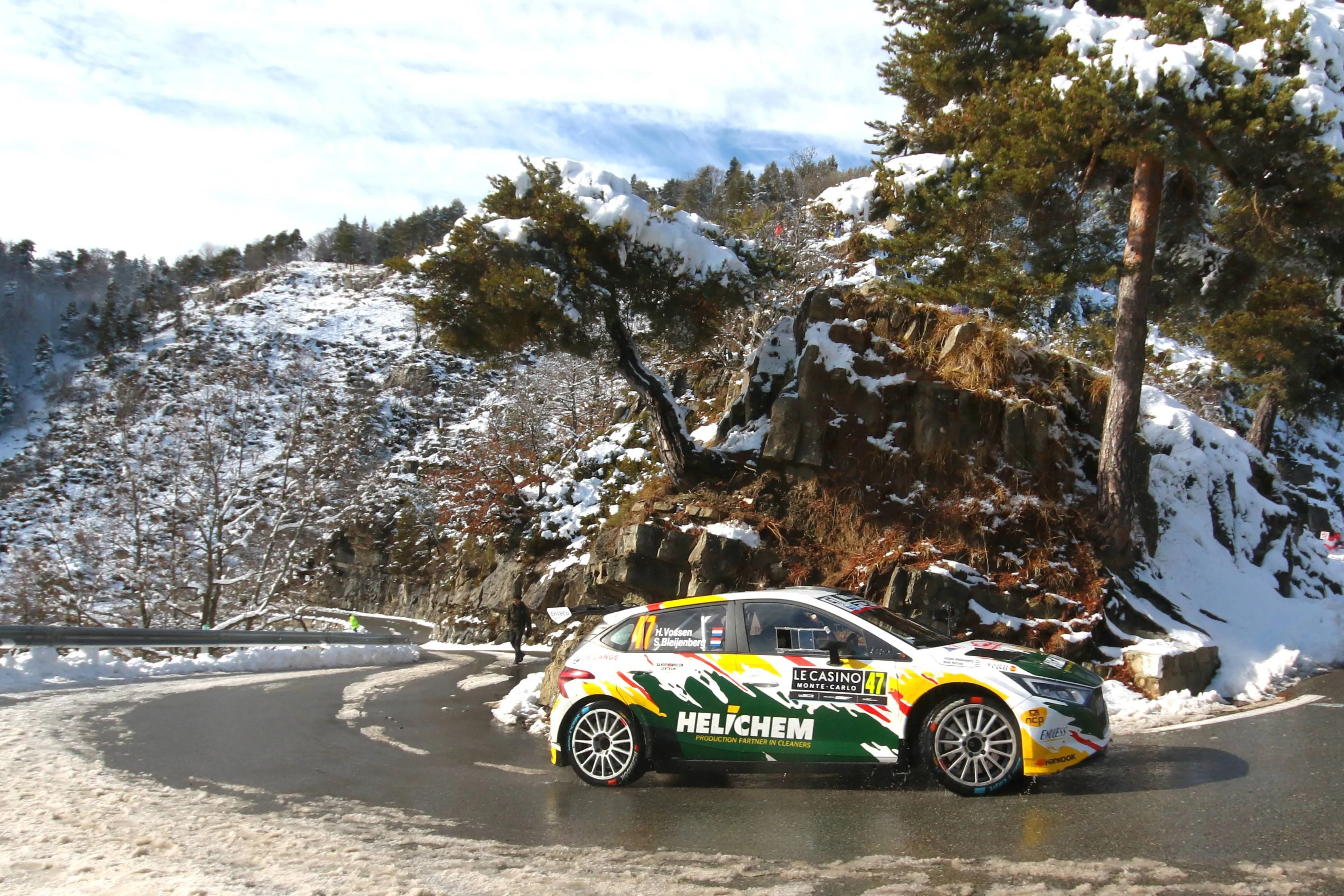 HELICHEM Rally Team_Ook in de WRC Rally van Kroatie kan Henk Vossen nog winterse omstandigheden, zoals hier in de Rallye Monte Carlo, aantreffen_260402 (1)
