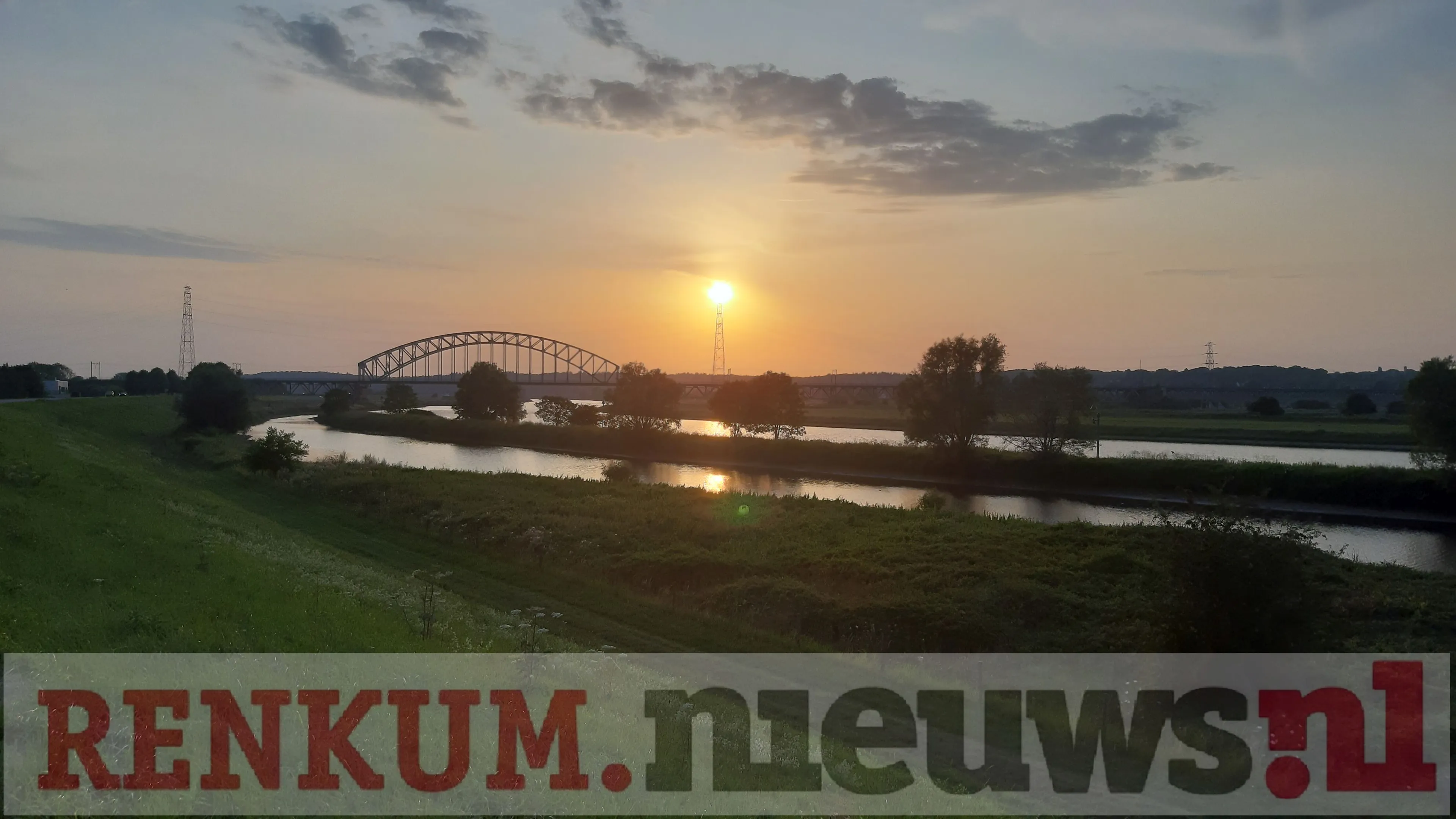 24 07 19 zonsondergang spoorbrug 6