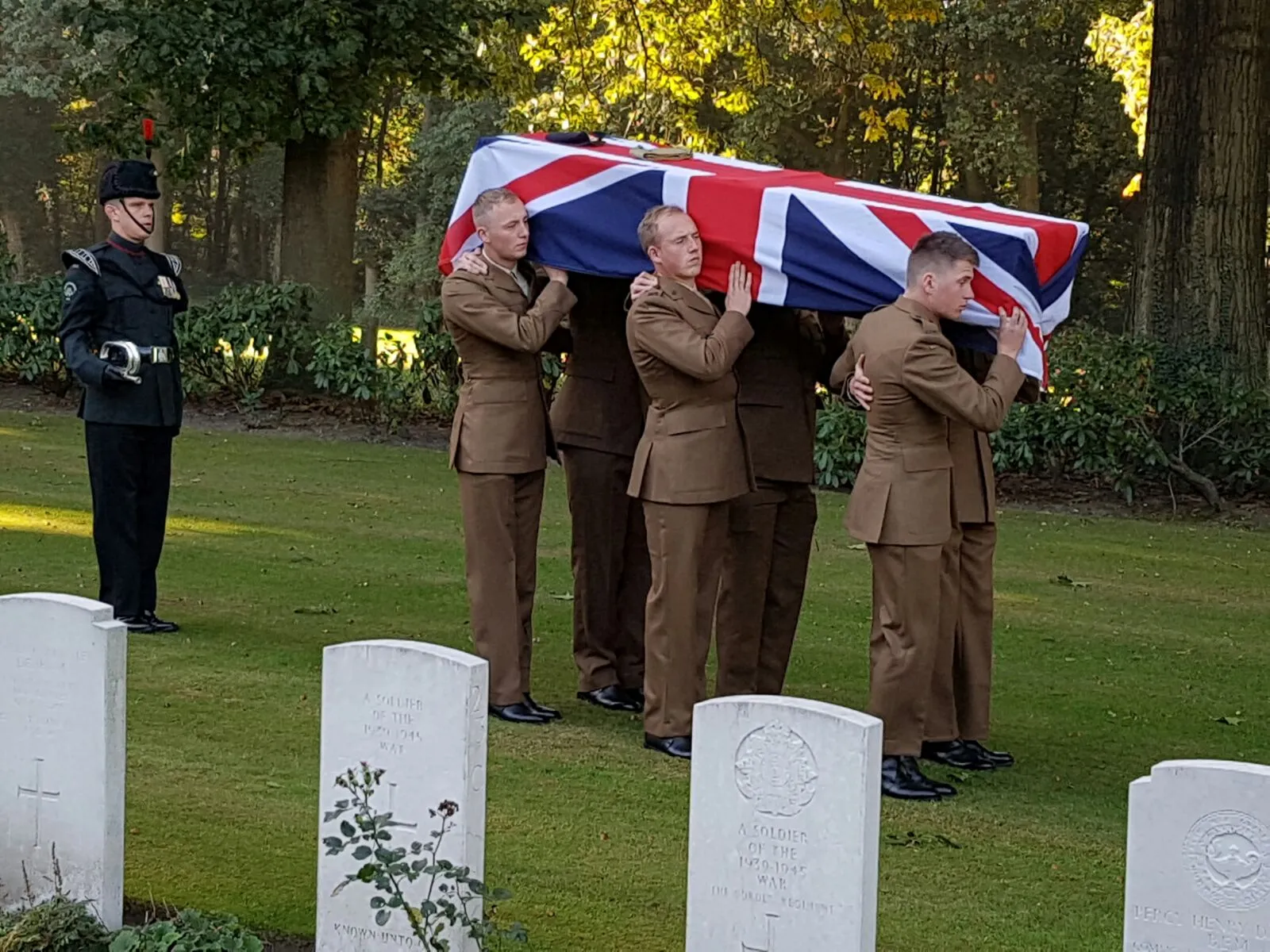 burial lcpl donald stabler noble and pte harold james lewis 3