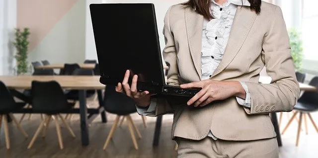 businesswoman g691109178 640