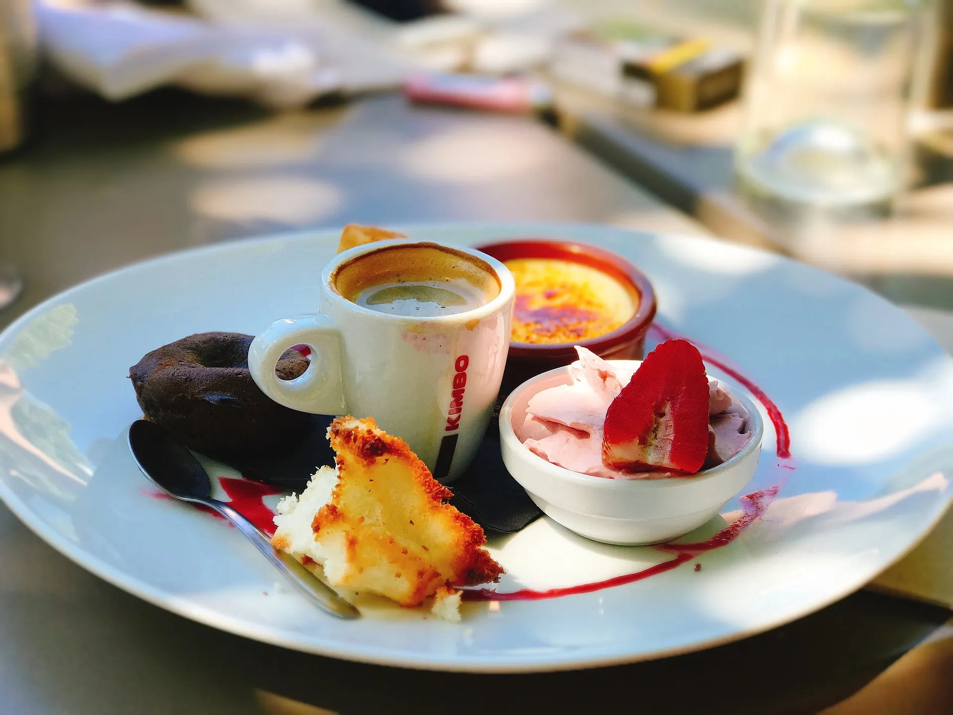 cafe gourmand victoria al taie pixabay