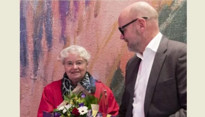 carla beke 73 uit oosterbeek de 200000ste marten de leeuw e1540929891215 715x408