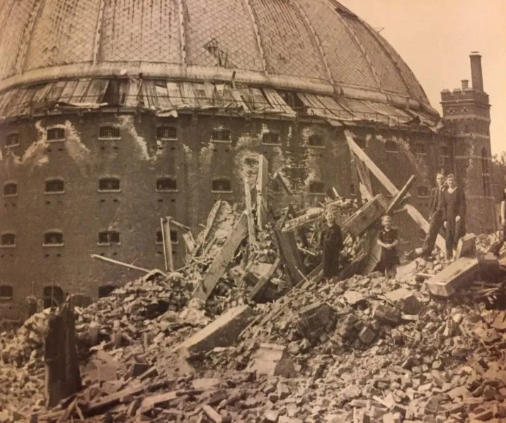 grote koepel in puin1 e1520899382886