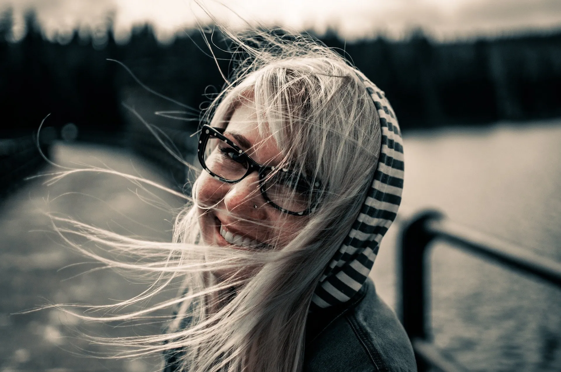 meisje lachend free0photos via pixabay cc0