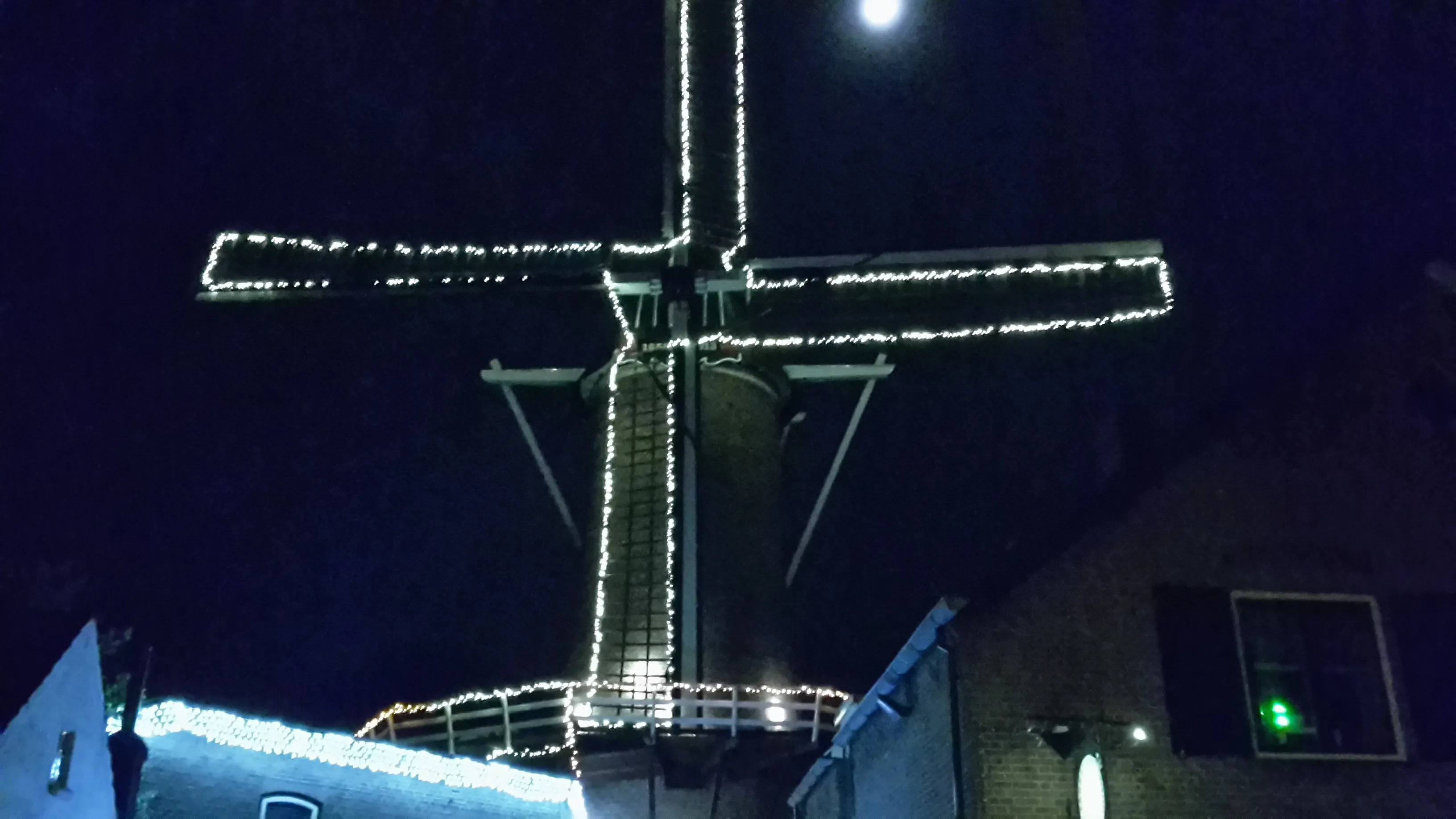 molen by night