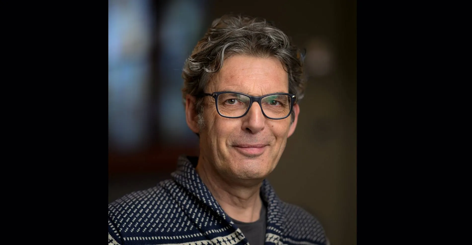 dirigent marc buijs van het liefdesliederenkoor oosterbeek