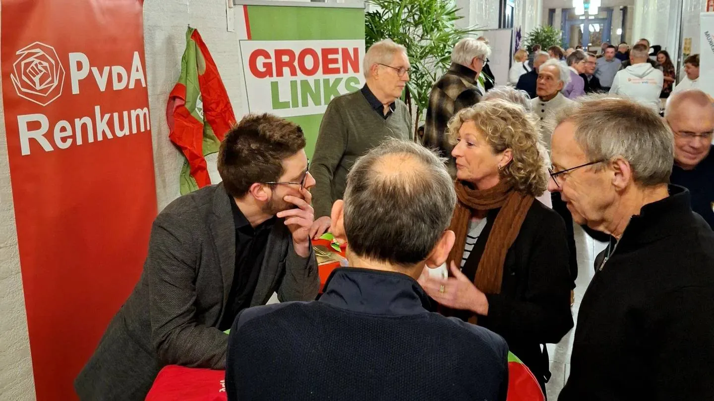 groenlinks pvda in gesprek met burgers in het gemeentehuis