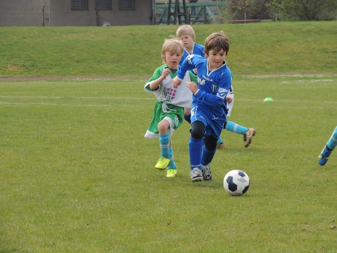 Voetbal kinderen cece1 Pixabay