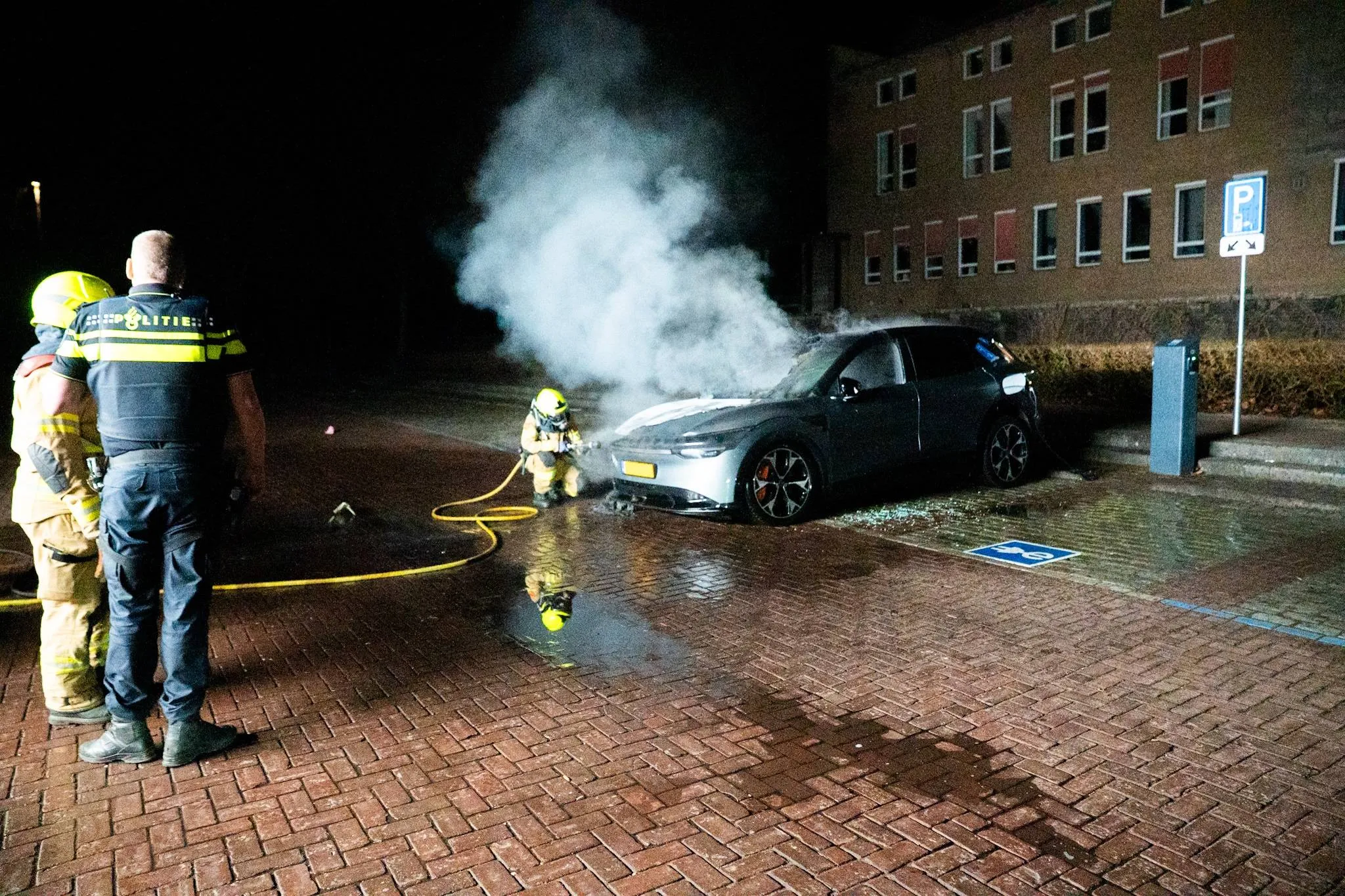 08-02 autobrand oosterbeek