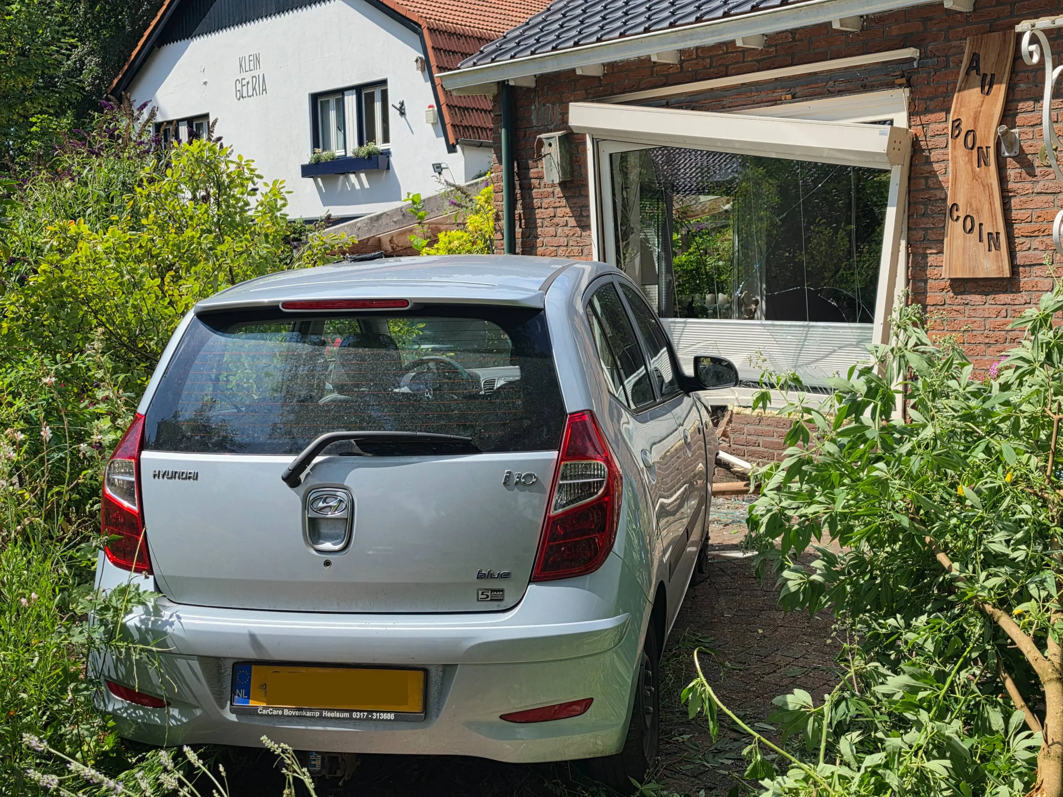 09-07 Renkum auto in woning