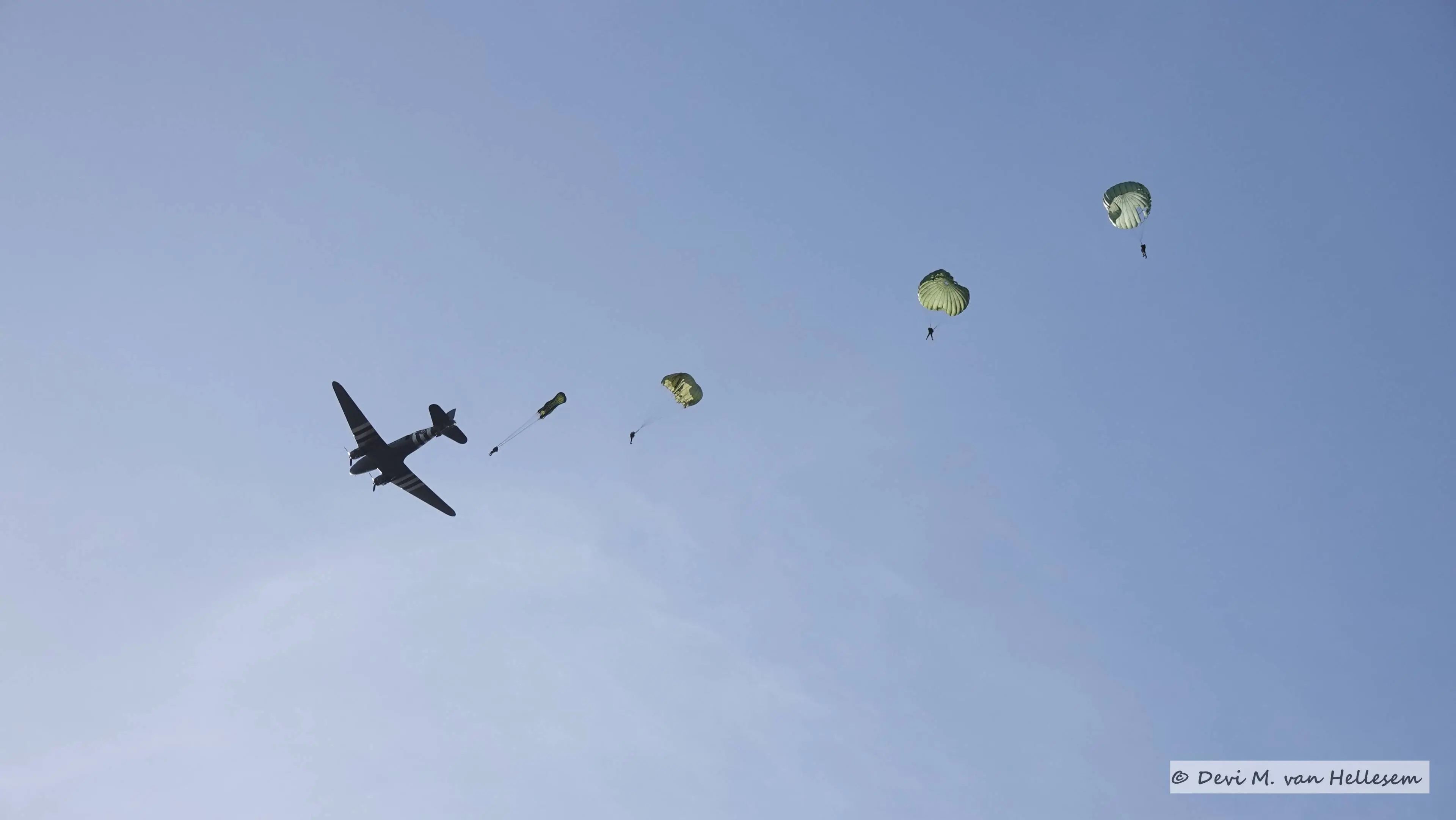 18-09 Parachute springen Renkum (60)