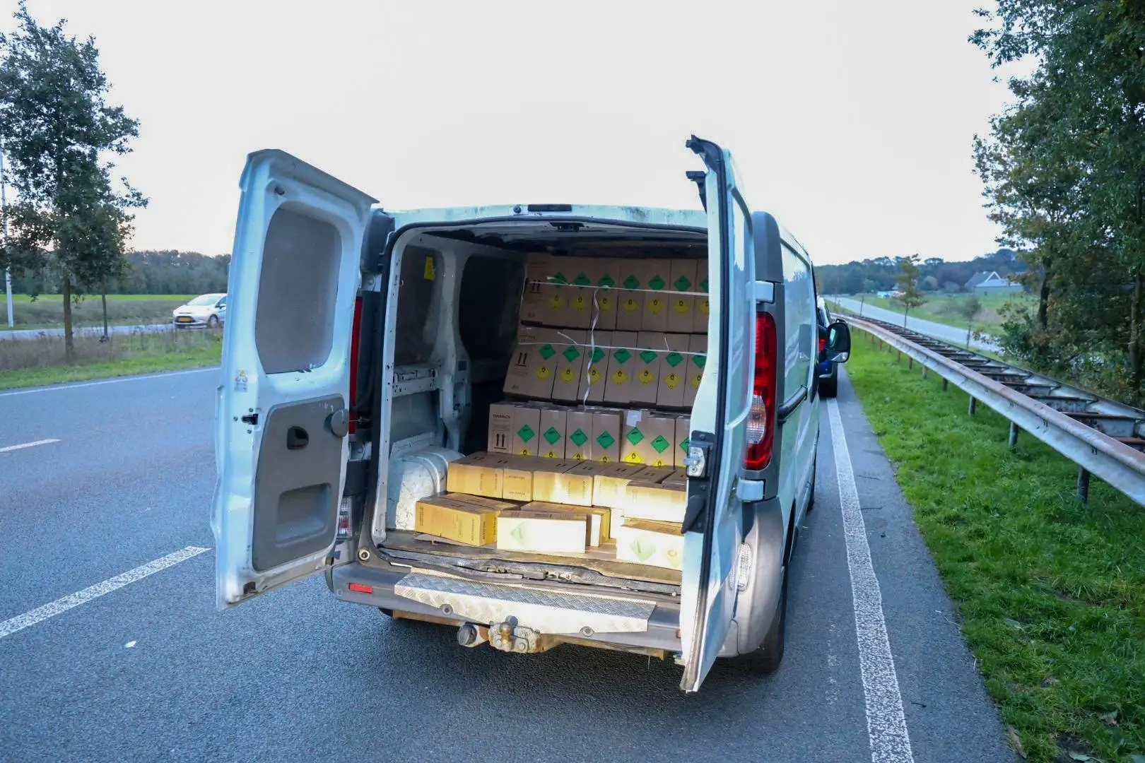20-10 Lachgas Doorwerth HEITINK_20261020_185_flessen_lachgas_aangetroffen_in_busje_4