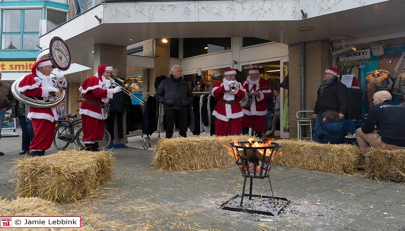 17 12 16kerstmarktdieren2