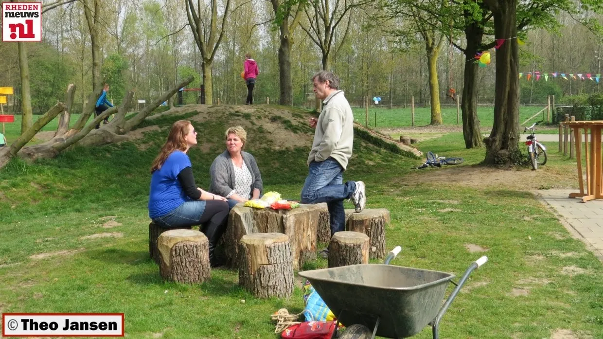 2014 04 05 rietganssingel opening speeltuin 011