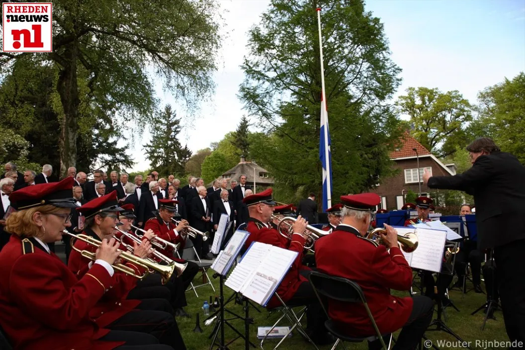 2015 05 04 dodenherdenking rozenbos 001