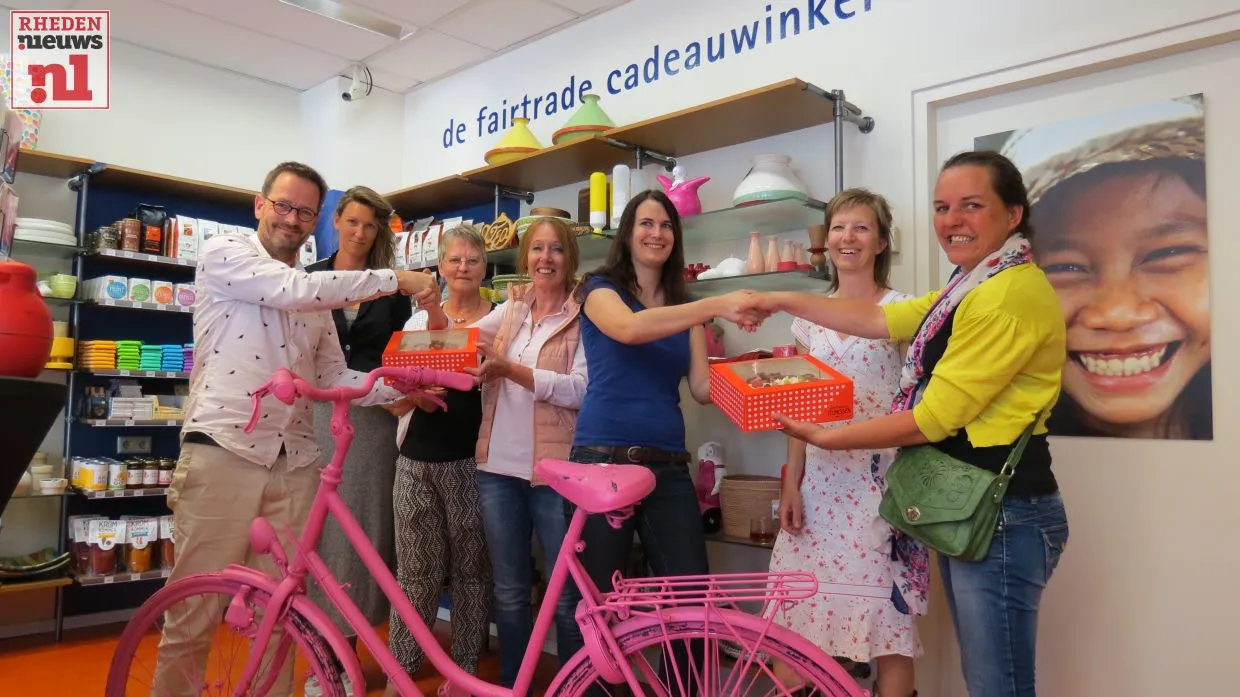 2016 05 13 uitreiking girotaarten etalagewedstrijd wereldwinkel velp 005