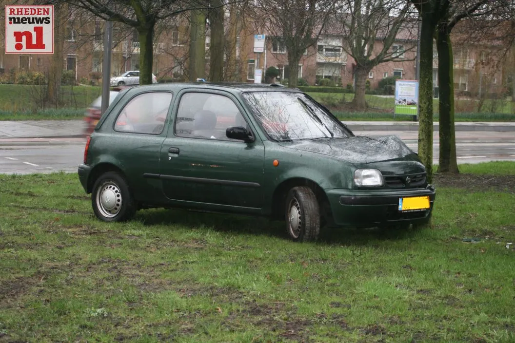 20160204 dieven parkeren vluchtauto tegen boom 001